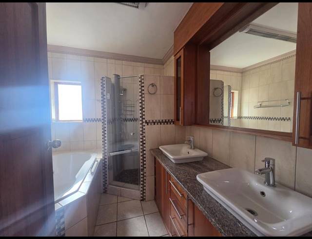 5 BEDROOM HOUSE FOR SALE IN BIRDWOOD ESTATE